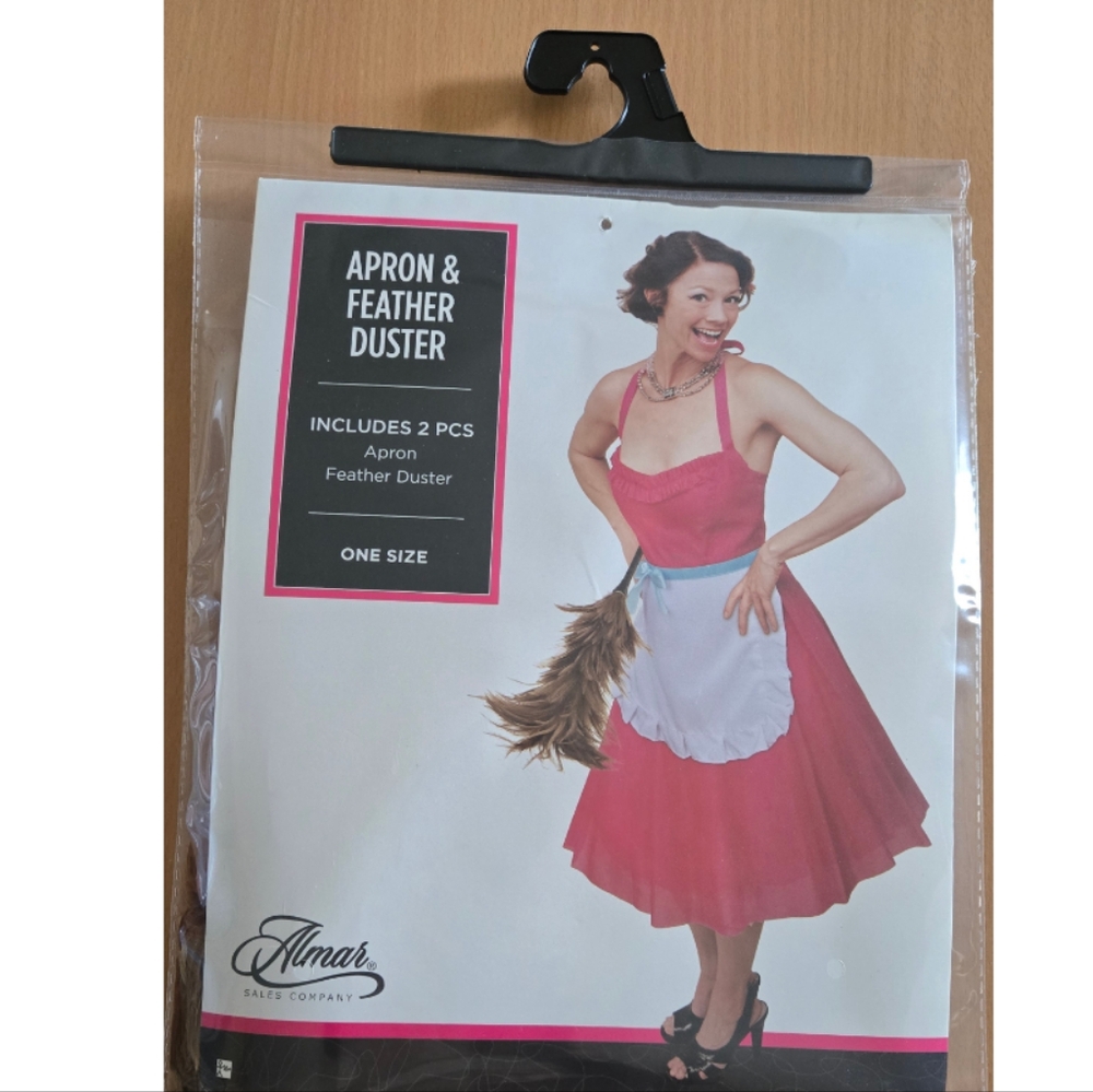 50s Happy Homemaker Apron Feather Duster. - Picture 3 of 6